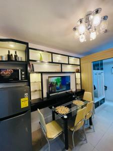 Eu & PJ Cozy Staycation