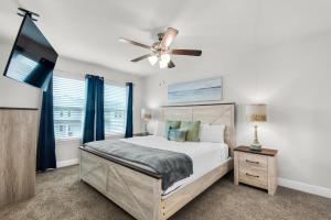 Beachy Gulf Breeze Home, Family & Pet Friendly