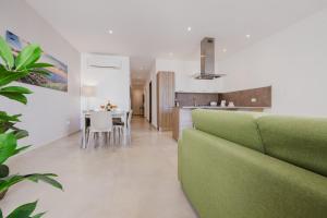 FL 1 TheLODGE - Charming Retreat by Homely