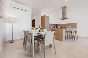 FL 1 TheLODGE - Charming Retreat by Homely