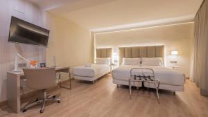Standard Triple Room room in Hesperia Murcia Centro