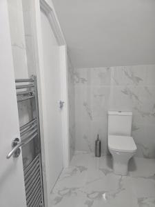 Abis World - 23 Kilmartin Grove Green, Hollystown, Dublin 15