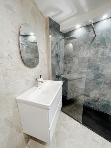 Appartements Appartement de luxe climatise, parking & 2 balcons : photos des chambres