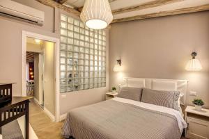 Attic with Terrace by Trevi Fountain