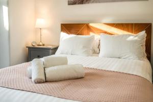 Spacious 1BR Flat in Wanstead: Garden & Comfort