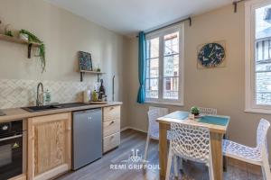 Appartements Emeraude Cozy Nest 3 Heart of Historic District 2 guests : photos des chambres