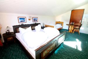 Family Room (2 Adults + 2 Children) room in Hotel Sonnleitn