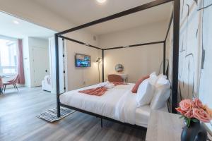 Rosy Retreat with NYC Views by the train, Free Parking, 3 beds, 20 Percent OFF 7 days