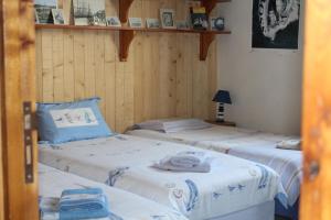 B&B / Chambres d'hotes Chez Catherine - Chaumiere Normande : photos des chambres