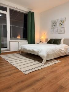 Cozy Private Room with Terrace & Workspace