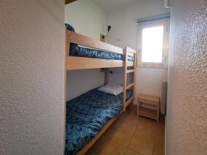 Le Lavandou, T2 cabine - 4 personnes, vue mer, accès direct à la plage - FR-1-803-61