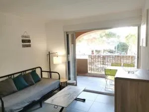 Appartement rénové Port de Hyères plage à pieds - بوركيرول