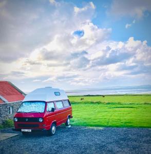 Glór na dTonnta Glamping Campervan