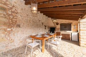 Villa Perdiu Vell Petit by Sealand Villas