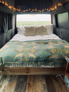 Glór na dTonnta Glamping Campervan