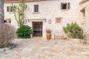 Villa Perdiu Vell Petit by Sealand Villas