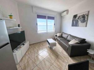 Entire beachfront apartment ALAIN