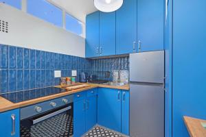 Chic City Studio Apartment with Mountain Views