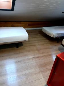 Family Room (8 Adults) room in Hostal Erasmus by gaiarooms