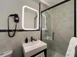 Hotels Hotel du Commerce : photos des chambres