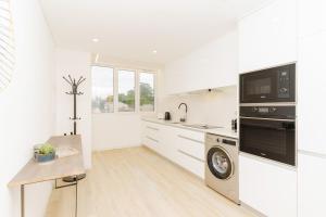 Spacious and modern flat with AC 1 min from metro