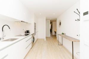 Spacious and modern flat with AC 1 min from metro