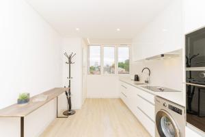 Spacious and modern flat with AC 1 min from metro