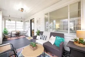 Walk to Highland Square, Sleeps 8 - أكرون