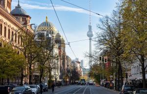 Homely Berlin - Spacious Flat Quiet, Friedrichstraße, River
