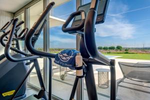 Blue Well Being Beachfront Pool and Spa Raia - BY BEDZY