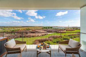 Blue Well Being Beachfront Pool and Spa Raia - BY BEDZY - 4hvězdičkové hotely ve městě Armação de Pêra