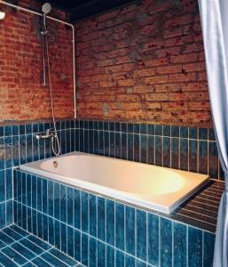 Almanach House - Dinh Le I