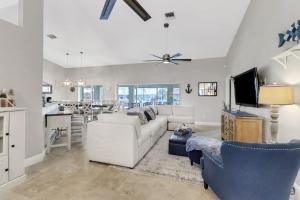 Cape Escape-Canalfront, Dock, Gulf Access, Pool, Spa, Lanai,