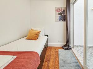 Like a typical Portuguese house with private patio