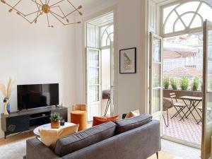 Sunny terrace apartment facing Clerigos Tower