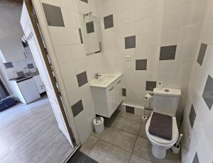GregBnb - Studio Mezzanine - PARKING INCLUS - CLIMATISÉ - 15min Gare