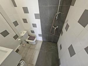 Appartements GregBnb - Studio Mezzanine - PARKING INCLUS - CLIMATISE - 15min Gare : photos des chambres