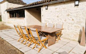 Maisons de vacances Beautiful country house for 10 with swimming pool : photos des chambres