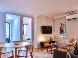 Stunning flat & building on the most artsy street