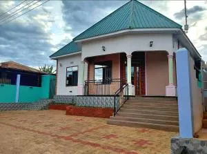 The Peacock Lodge 1 - Madege