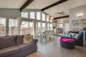 Serene Valley Views Lake Texoma Retreat - 谢尔曼