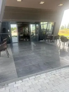 Penzion Black Hut - Gabčíkovo