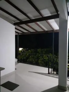 Navin's Villa - 佩勒代尼耶