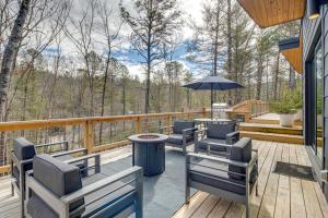 Hot Tub and Fire Pit Modern North Carolina Retreat - 3hvězdičkové hotely ve městě Pisgah Forest