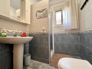 Villa in Alcaucin - Sleeps 4 - Pool - Parking