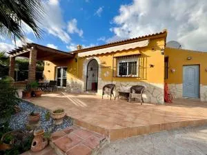 Captivating 2-Bed Villa in Alcaucin - El Cerro
