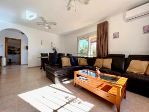 Villa in Alcaucin - Sleeps 4 - Pool - Parking