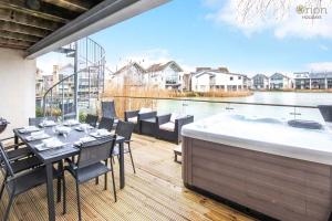 Howells Mere 26, Swans Down - P