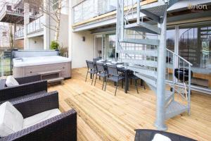 Howells Mere 26, Swans Down - P