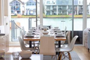 Howells Mere 26, Swans Down - P